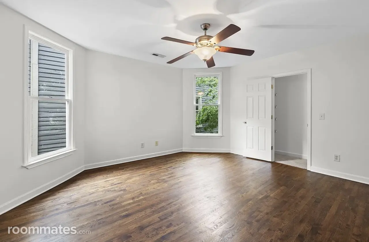 Profile photo 3 of 10