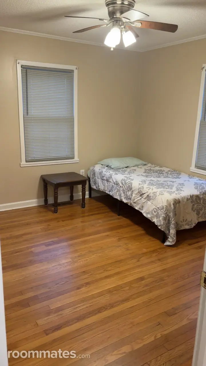 Profile photo 7 of 12