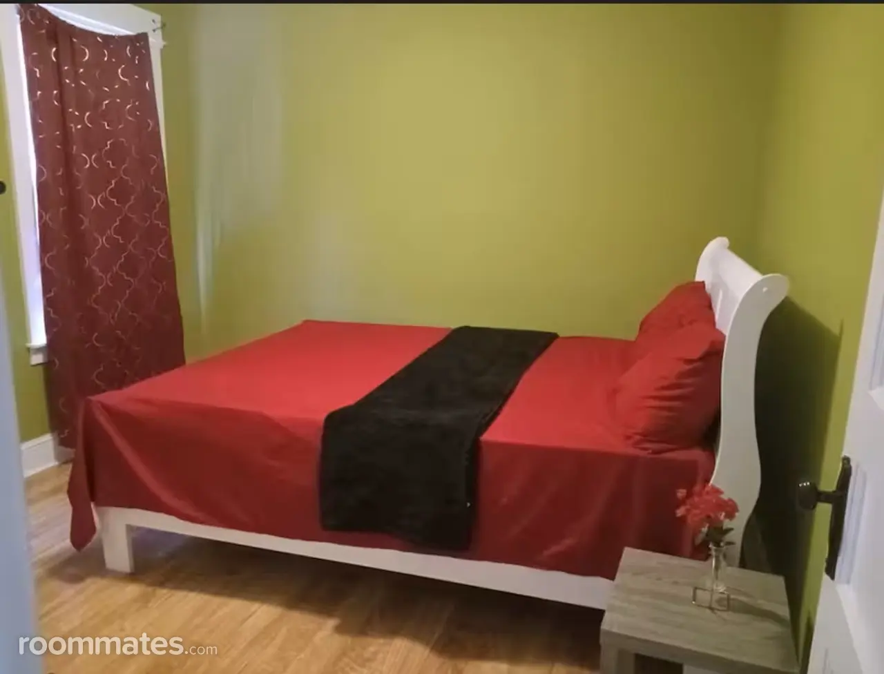 Profile photo 4 of 4