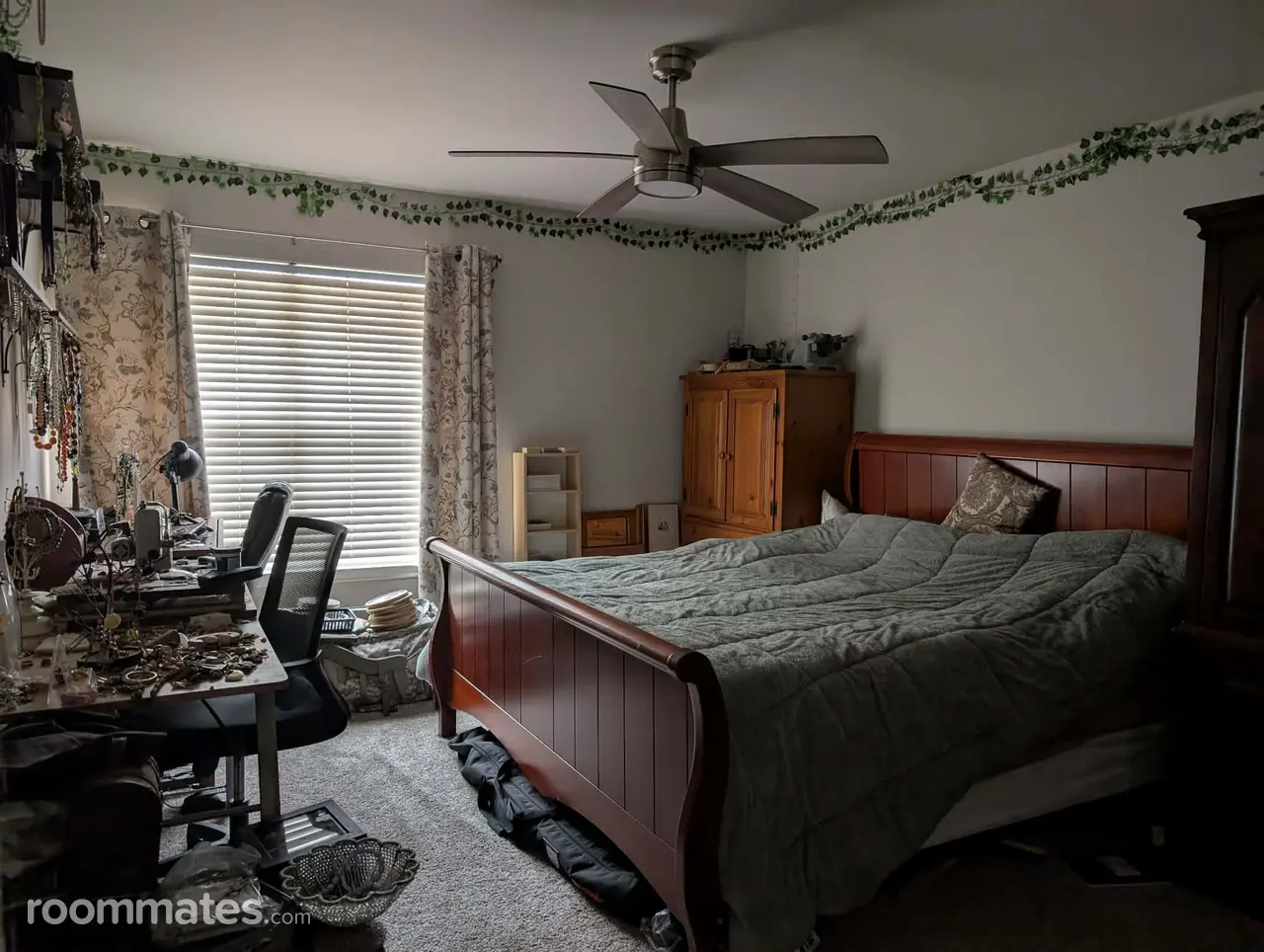 Profile photo 1 of 10