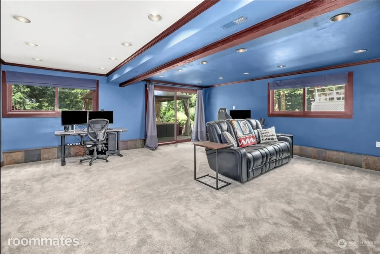 Profile photo 5 of 17