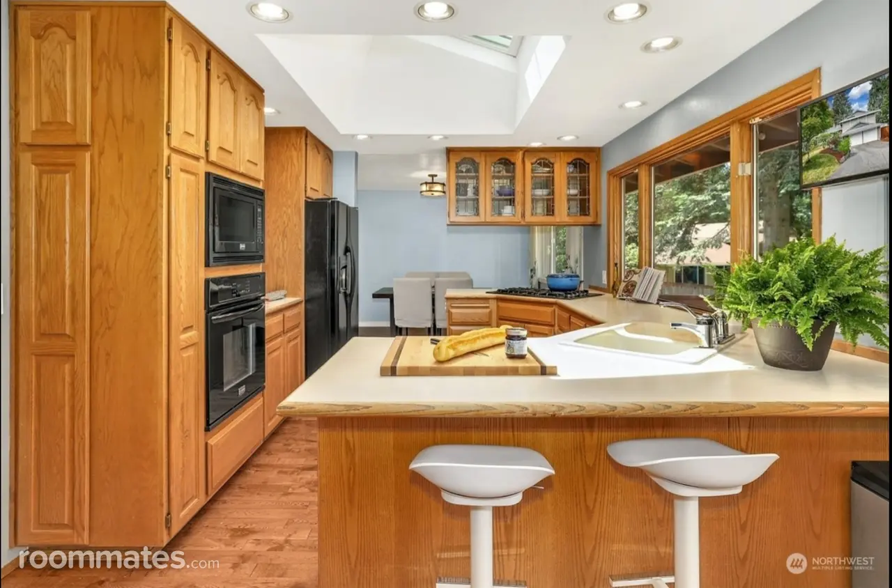 Profile photo 4 of 17