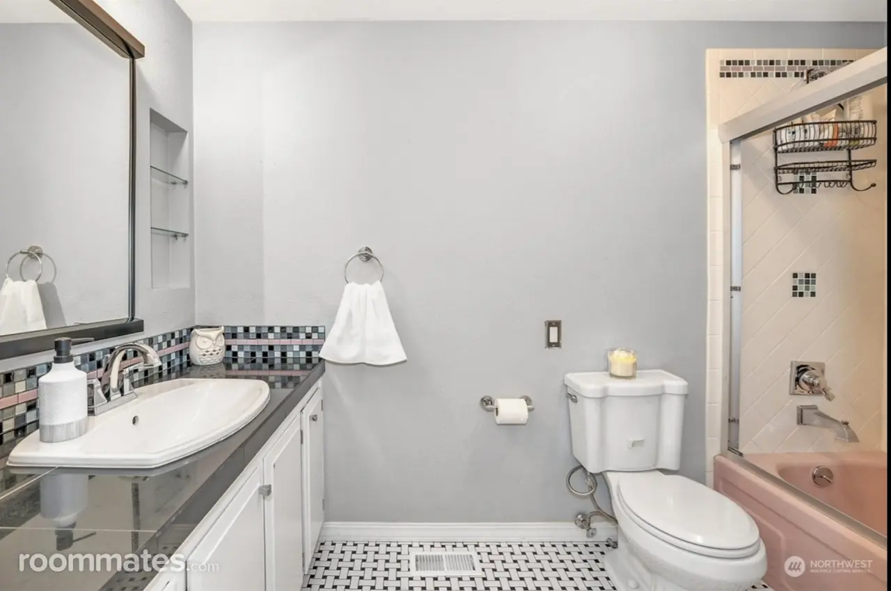 Profile photo 6 of 17