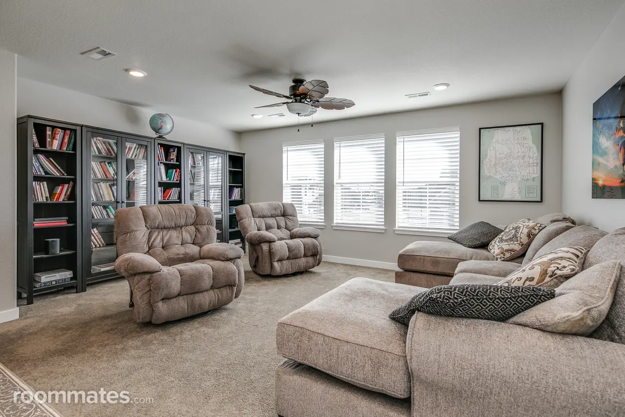 Profile photo 9 of 11