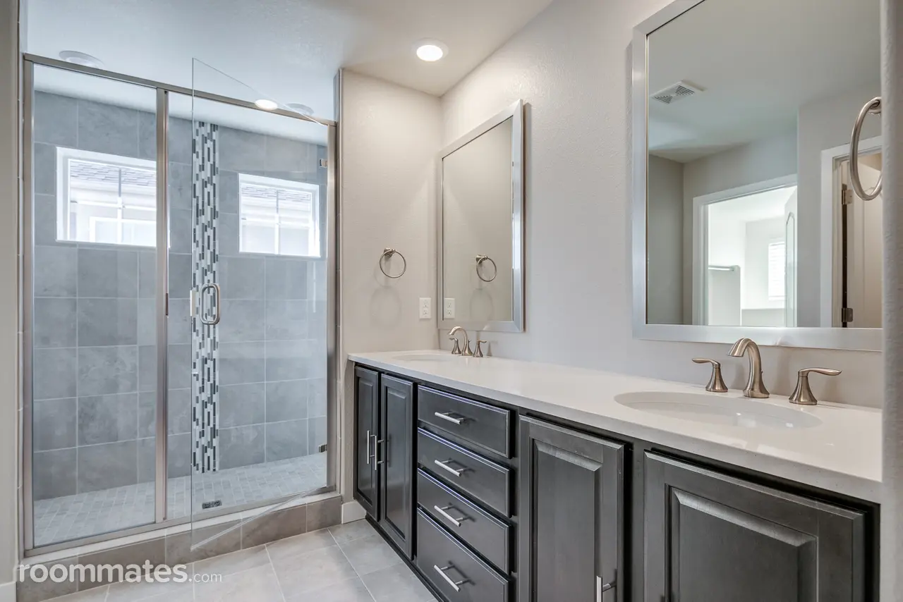 Profile photo 3 of 11