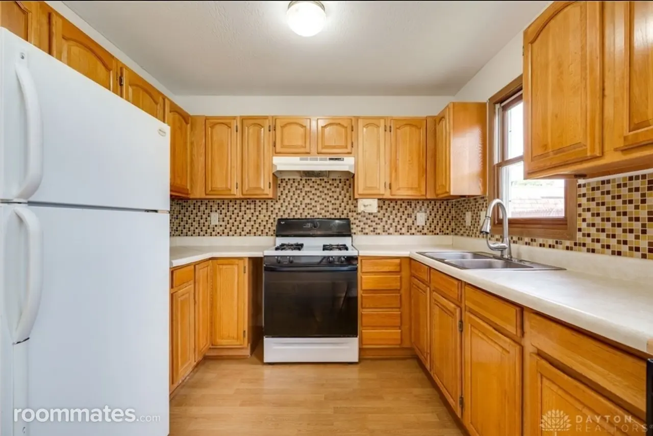 Profile photo 7 of 14