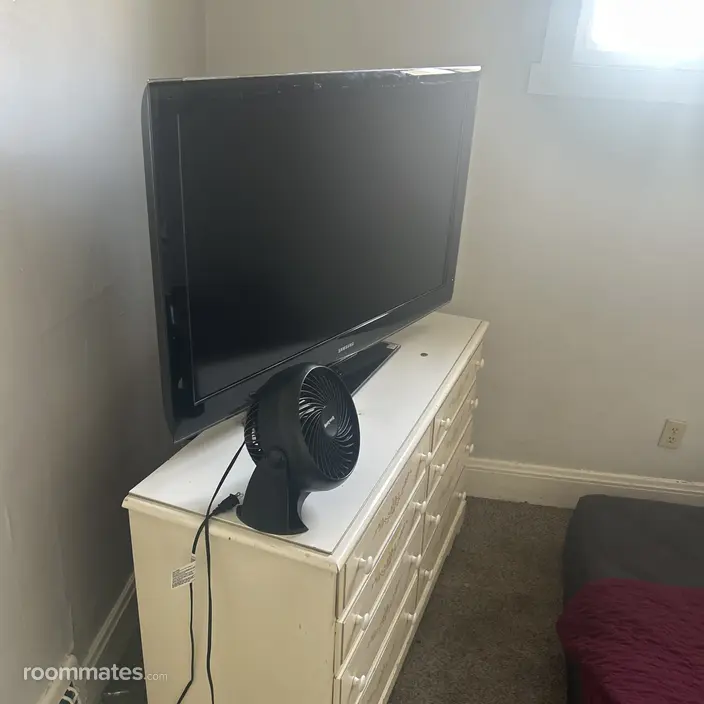Room for rent in Newburgh Heights, OH $800, house