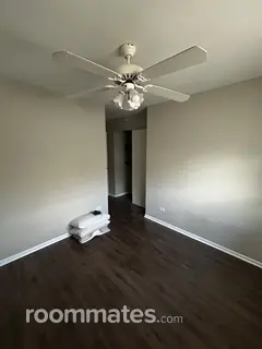 Room for rent in Tinley Park, IL $925, condo