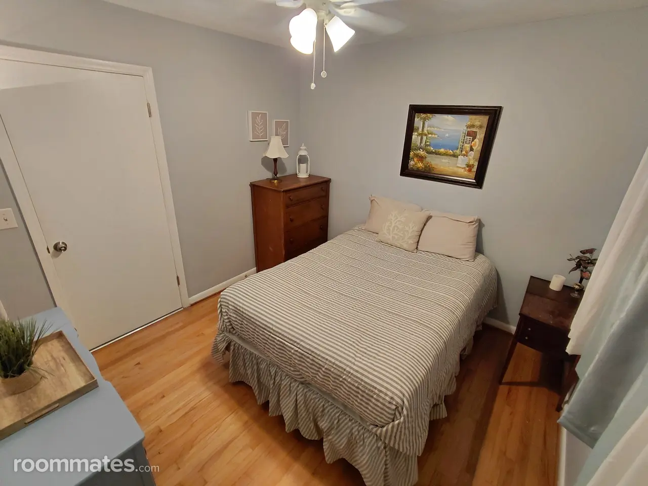 Profile photo 1 of 4