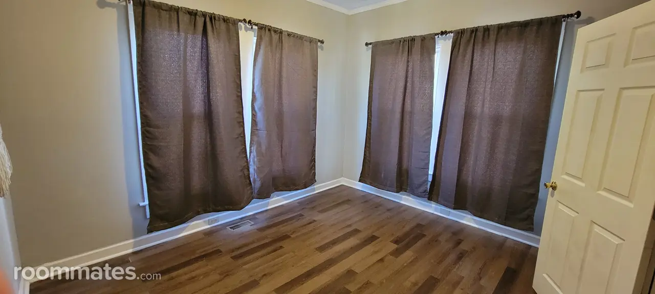 Profile photo 1 of 10