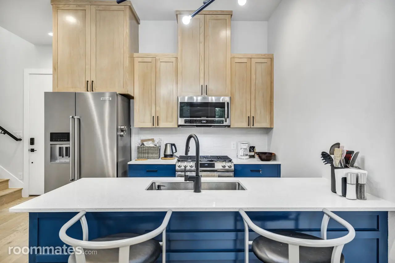 Profile photo 4 of 18