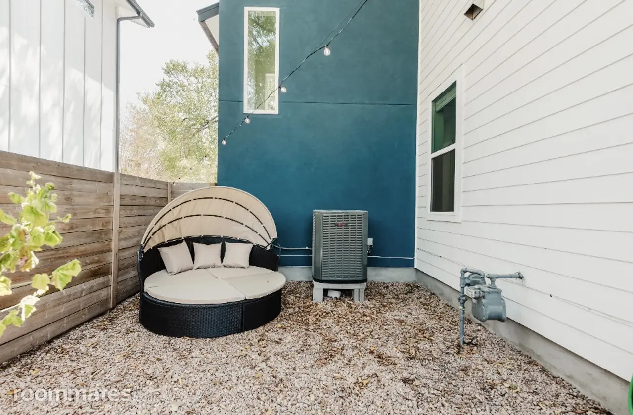 Profile photo 6 of 17