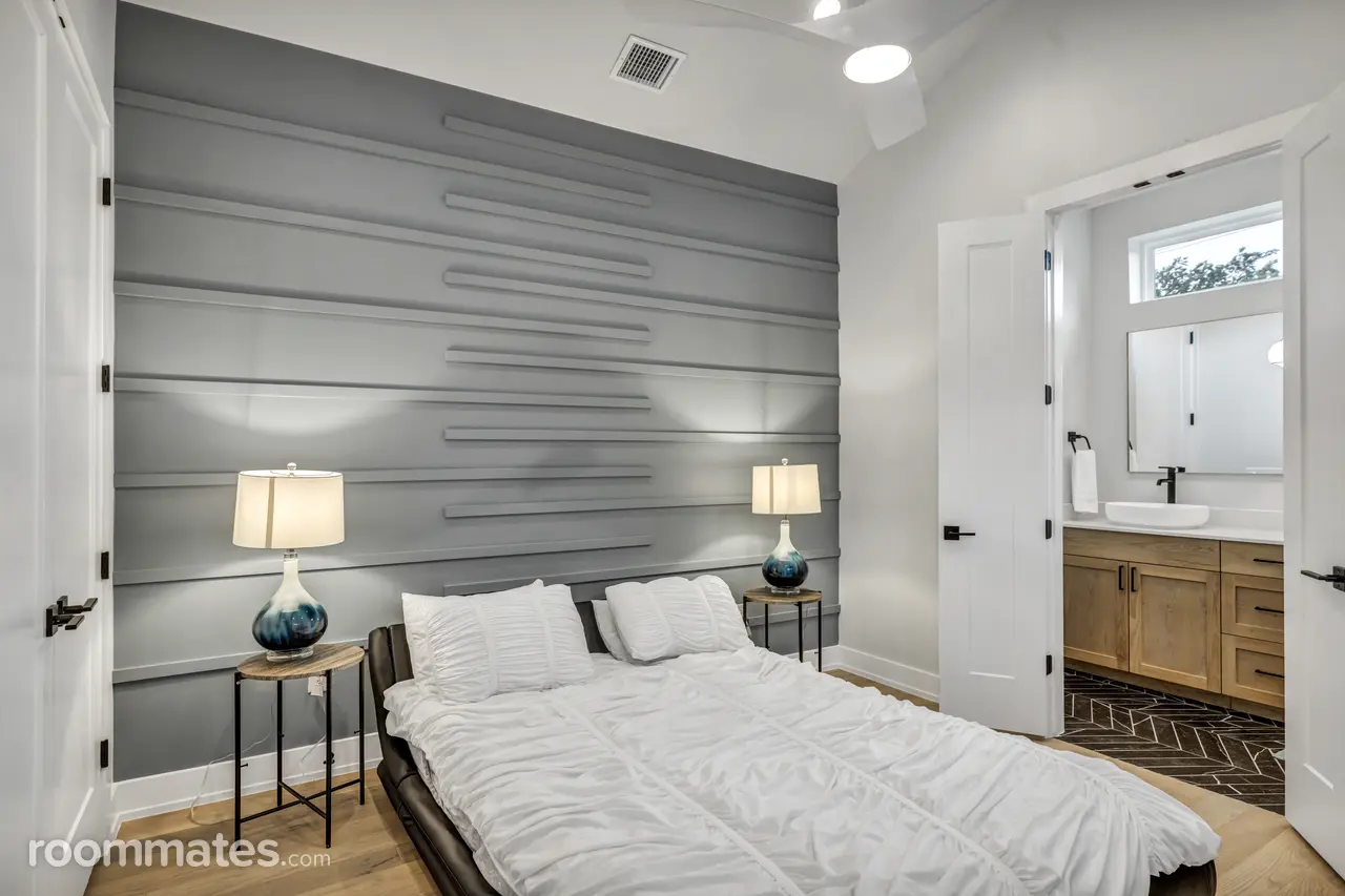 Profile photo 5 of 18