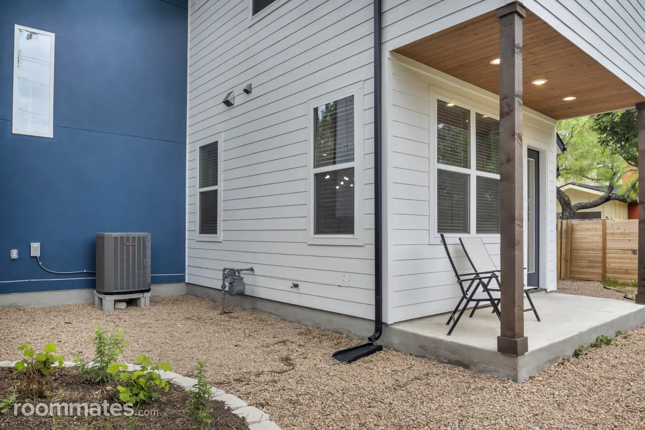 Profile photo 16 of 17