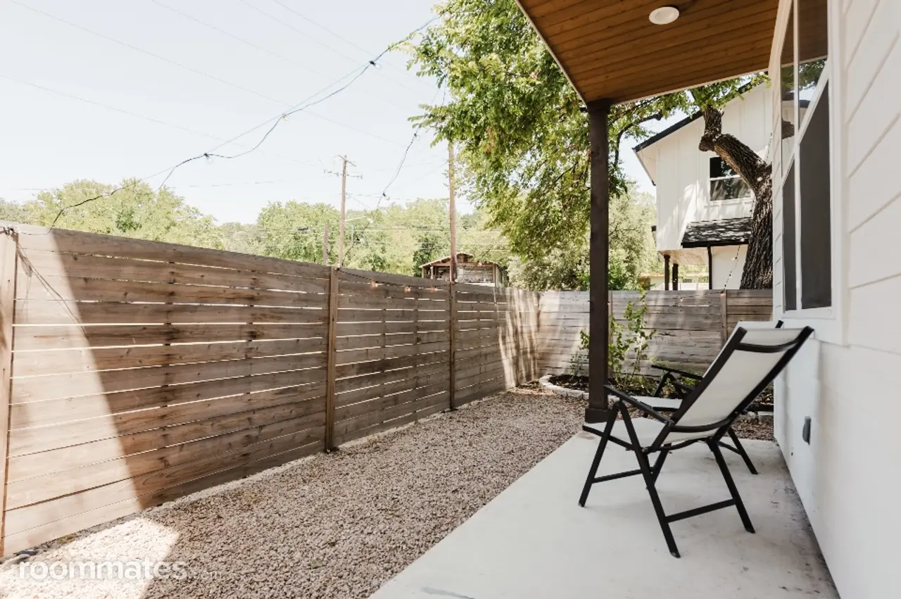 Profile photo 12 of 17