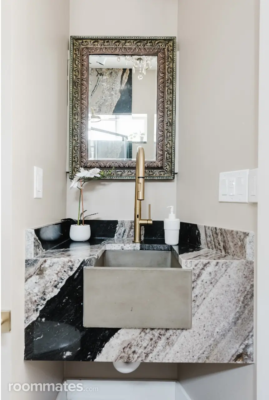 Profile photo 13 of 17