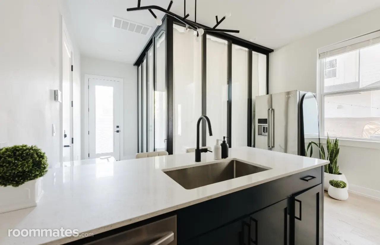 Profile photo 11 of 17