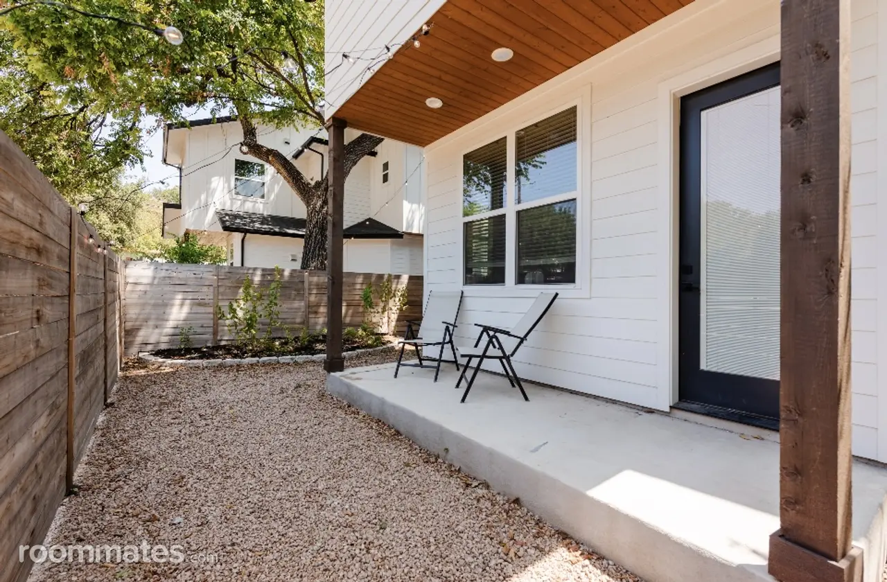 Profile photo 14 of 17