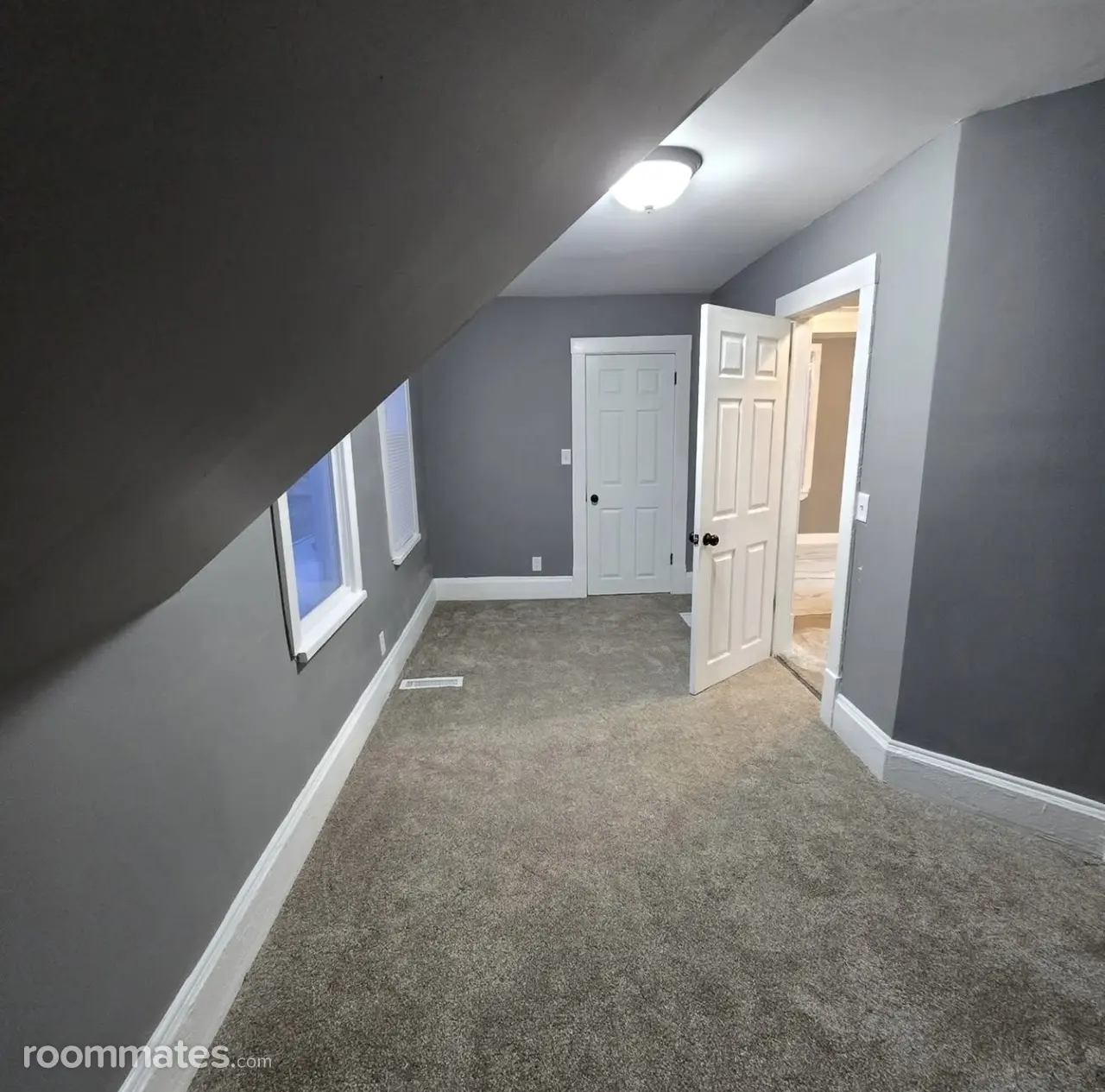 Profile photo 7 of 8