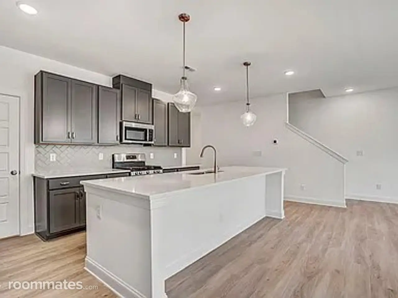 Profile photo 1 of 9