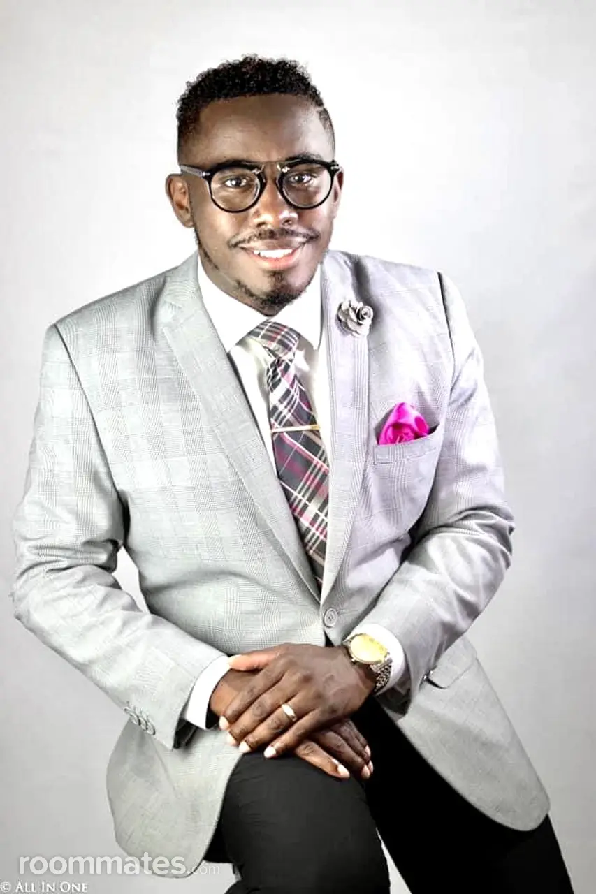 Profile photo 4 of 4