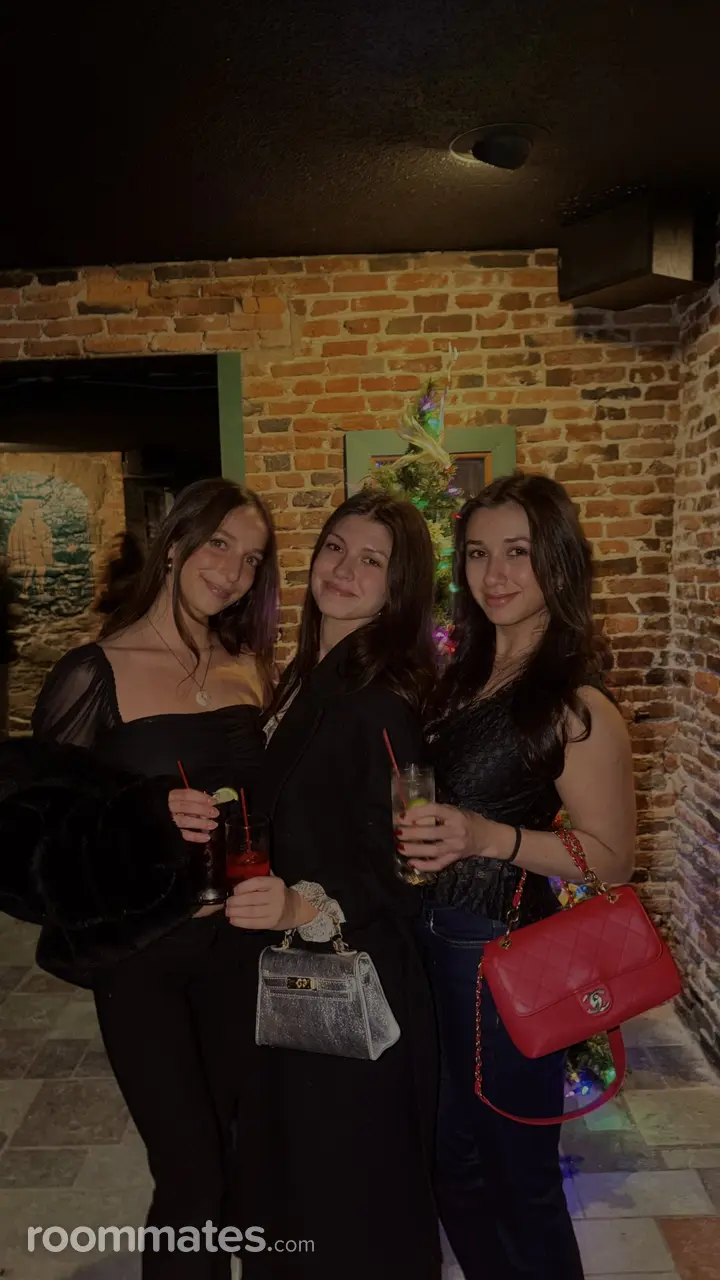 Profile photo 4 of 4