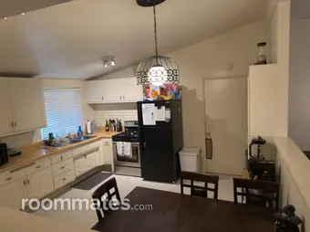 Room for rent in Thousand Oaks, CA $1000, house