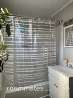 Room for rent in Greenland, NH $1000, house