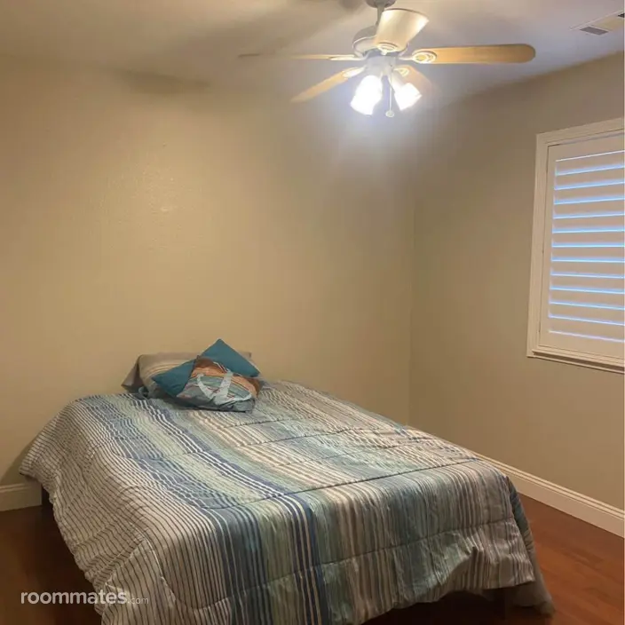 Room for rent in Manteca, CA $800, house