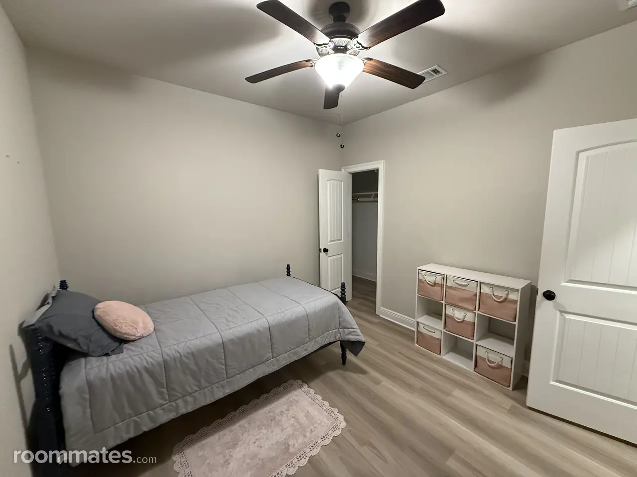 Profile photo 1 of 11