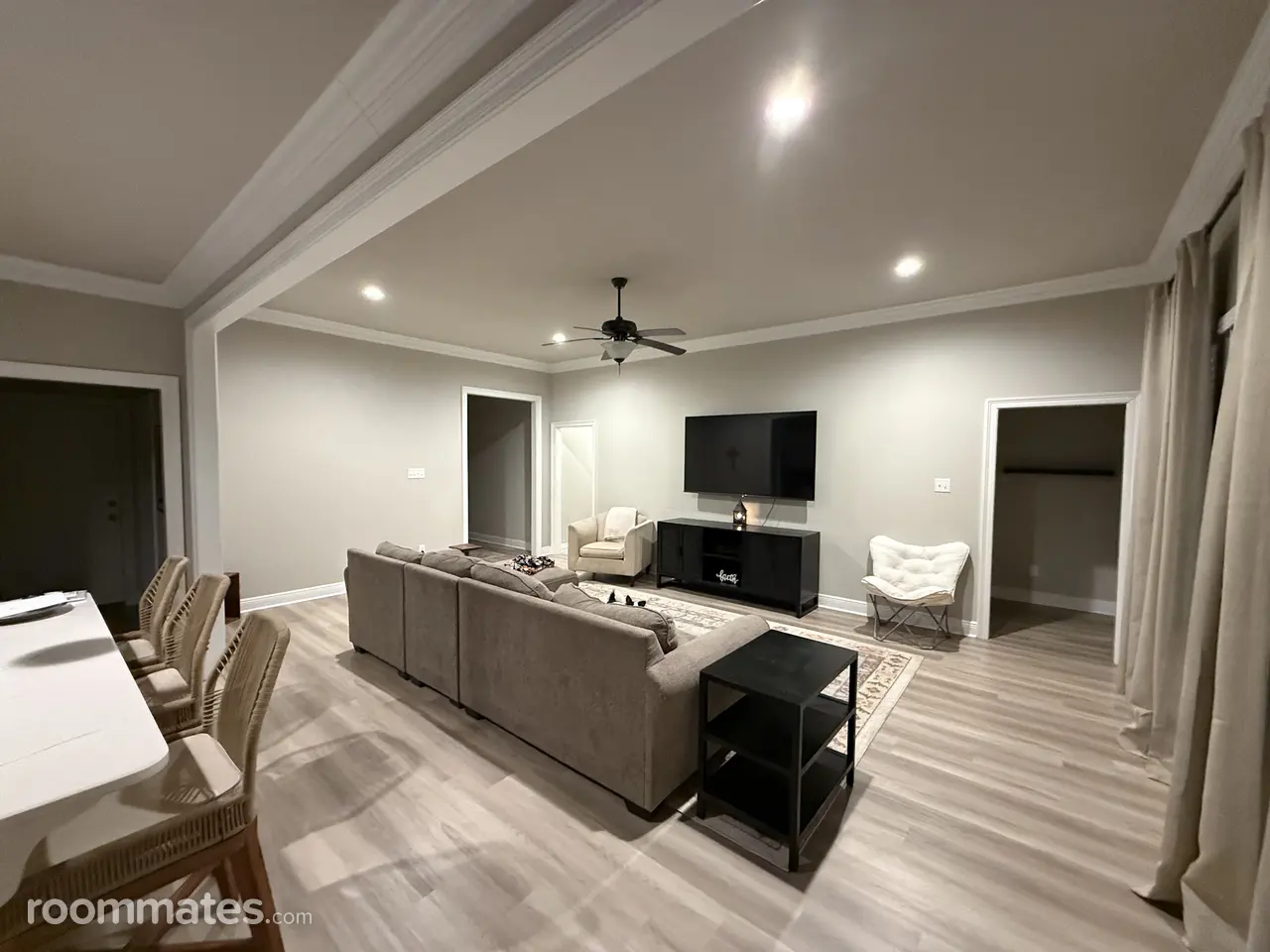 Profile photo 3 of 11