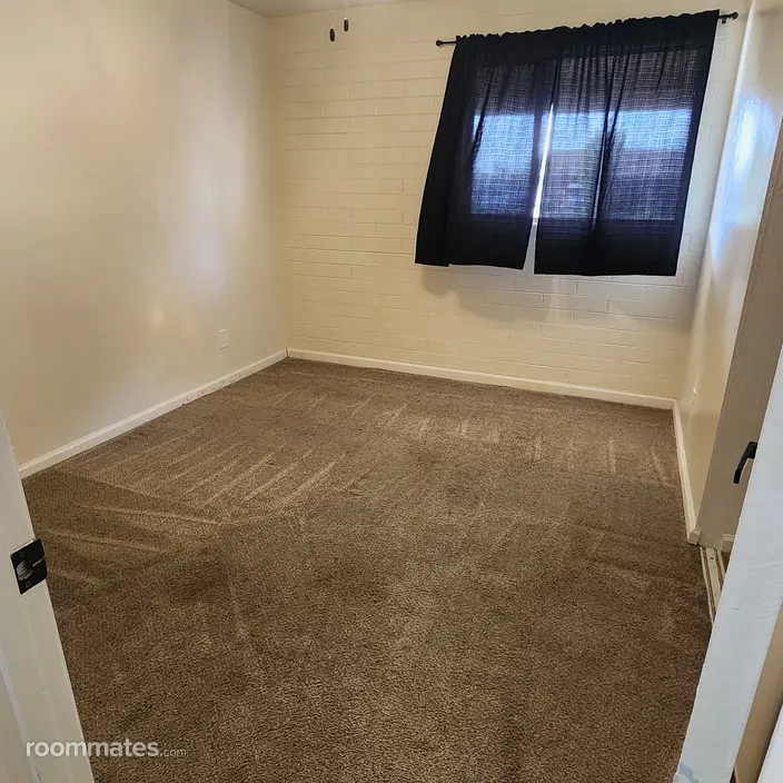 Room for rent in Phoenix, AZ $975, house