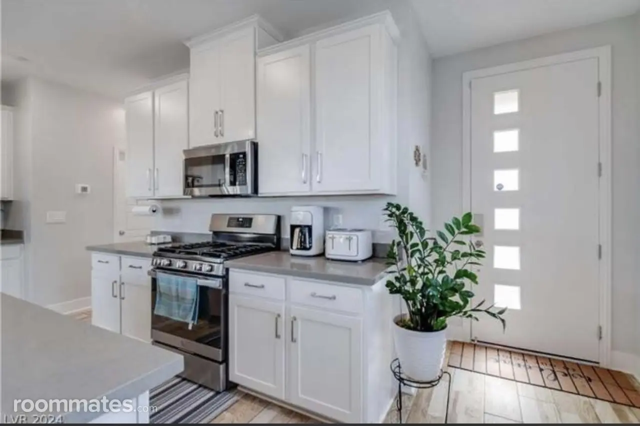 Profile photo 3 of 21