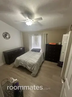 Room for rent in Pinellas Park, FL $1000, townhouse