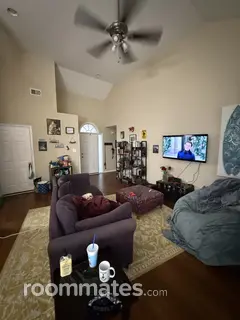 Room for rent in Savannah, GA $800, house