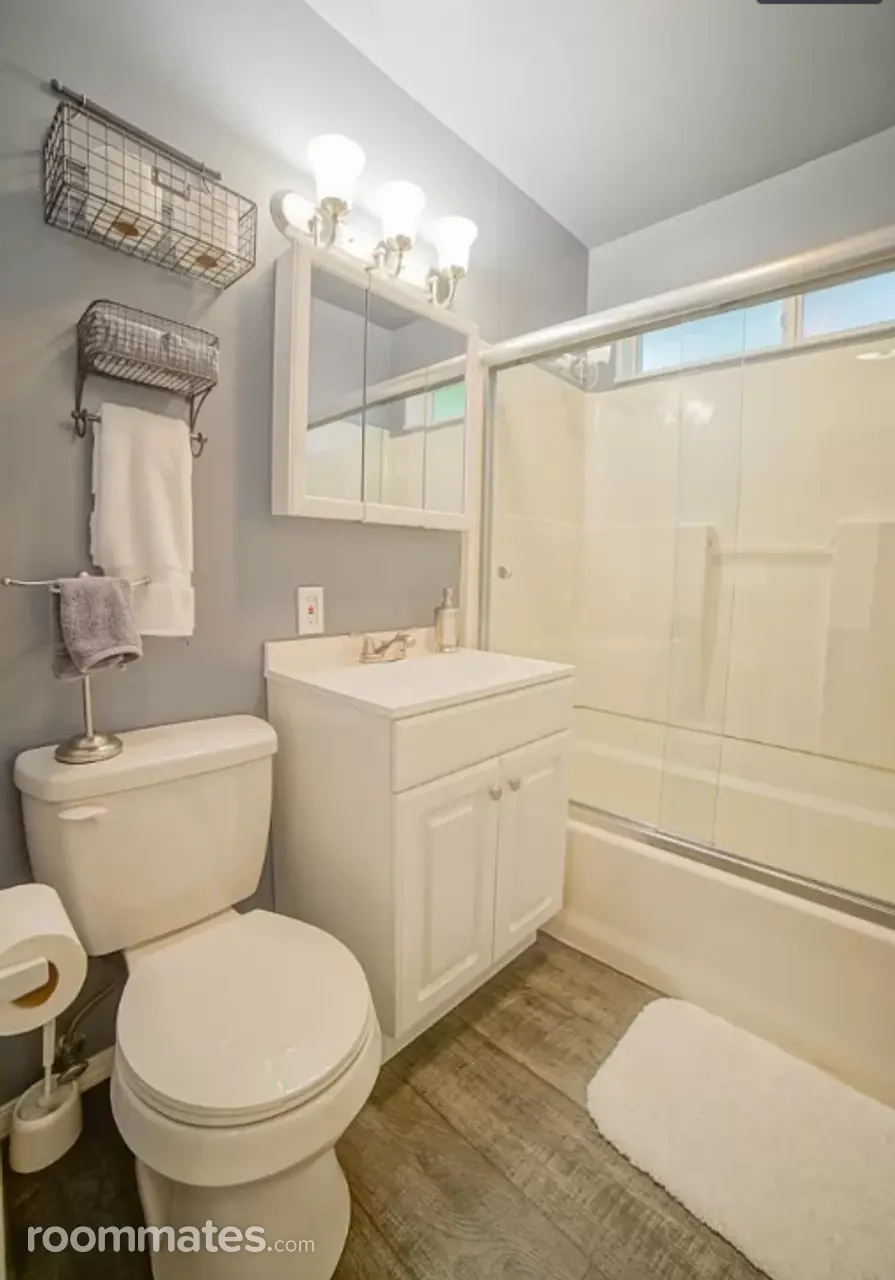 Profile photo 1 of 9