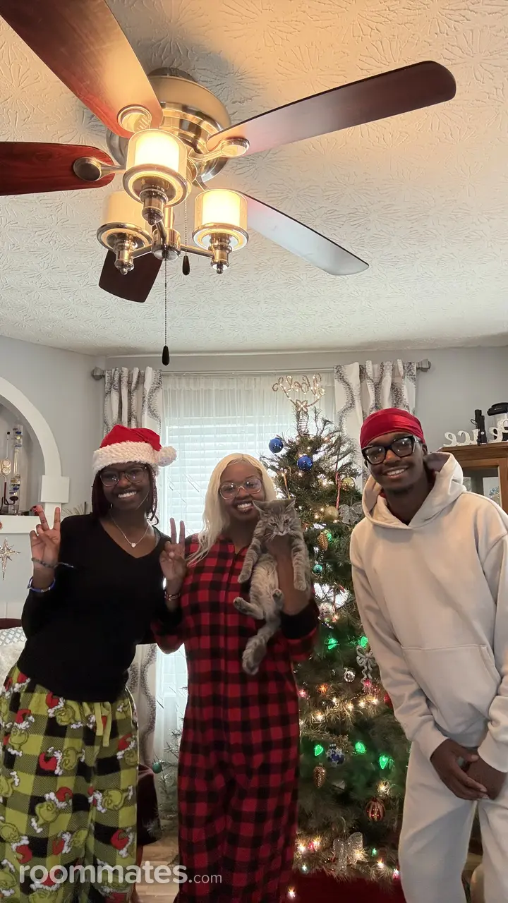 Profile photo 5 of 9