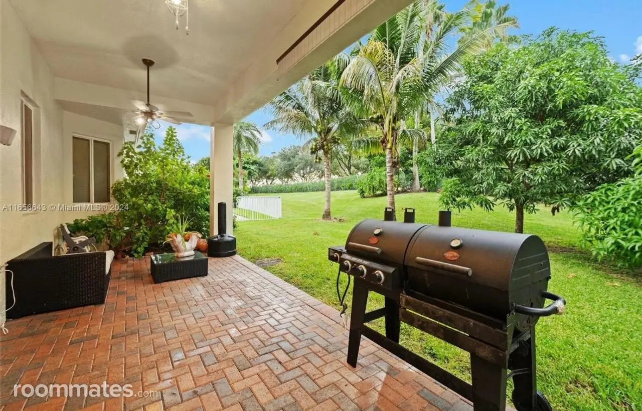 Profile photo 3 of 11