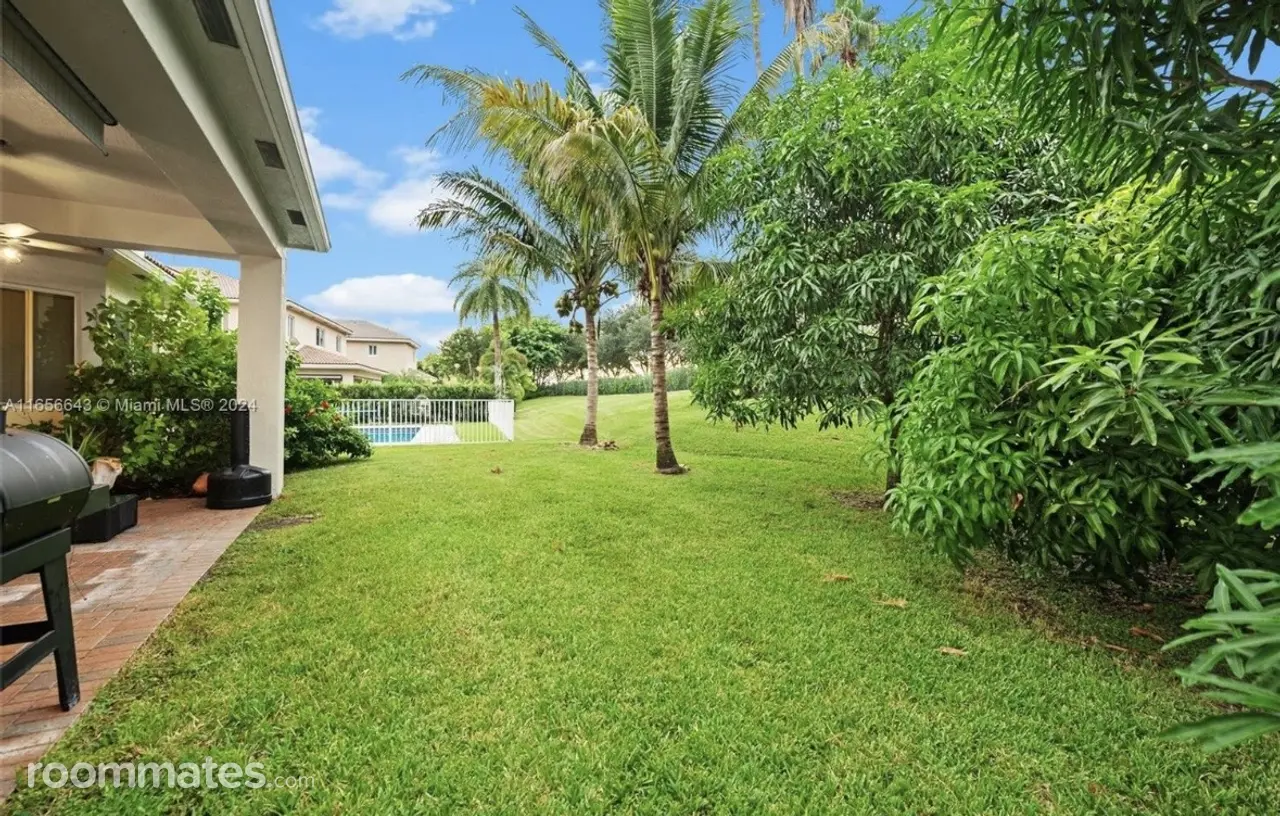 Profile photo 8 of 12