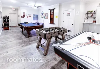 Room for rent in Clarksville, TN $800, house