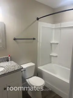 Room for rent in Clarksville, TN $800, house