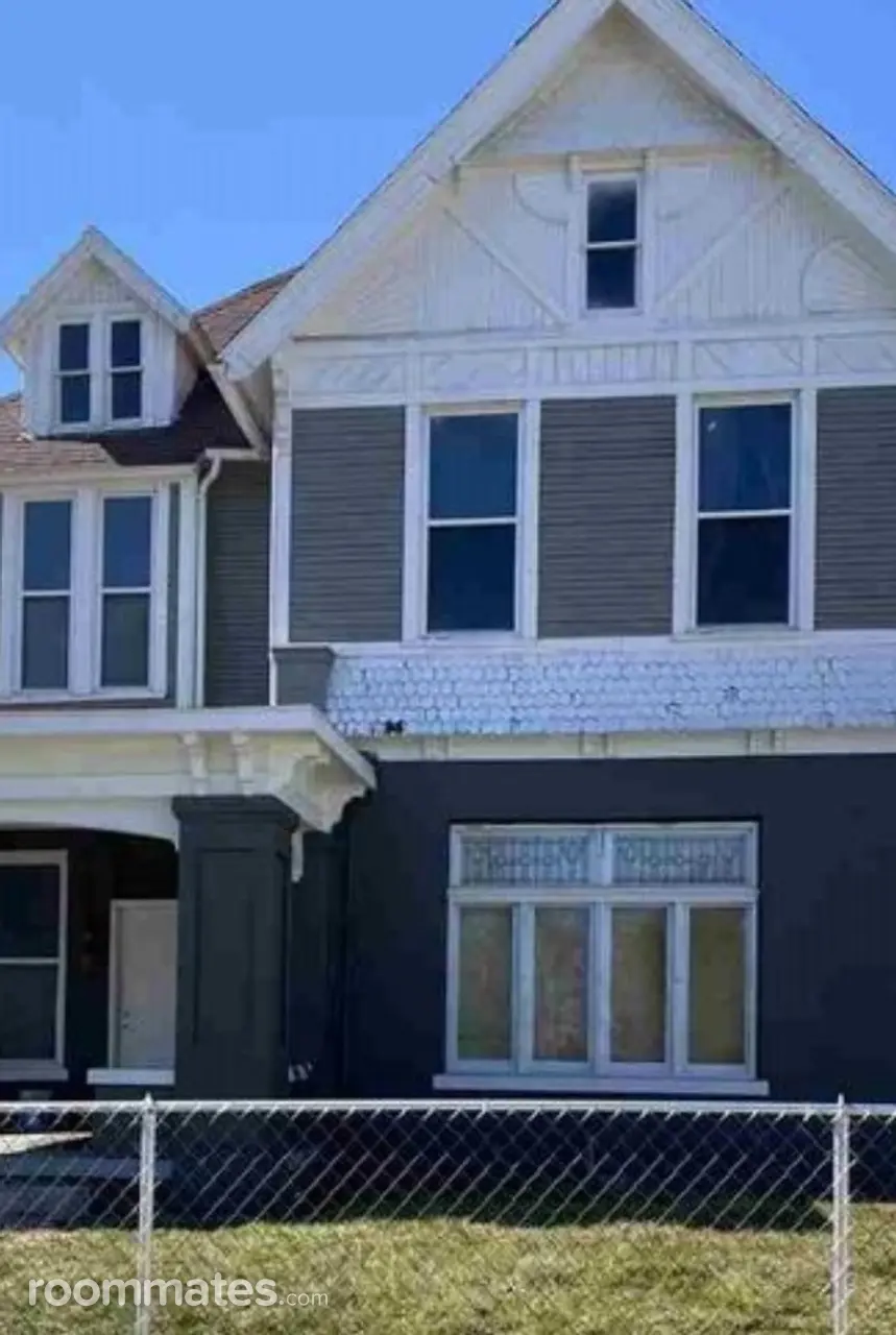 Profile photo 1 of 2