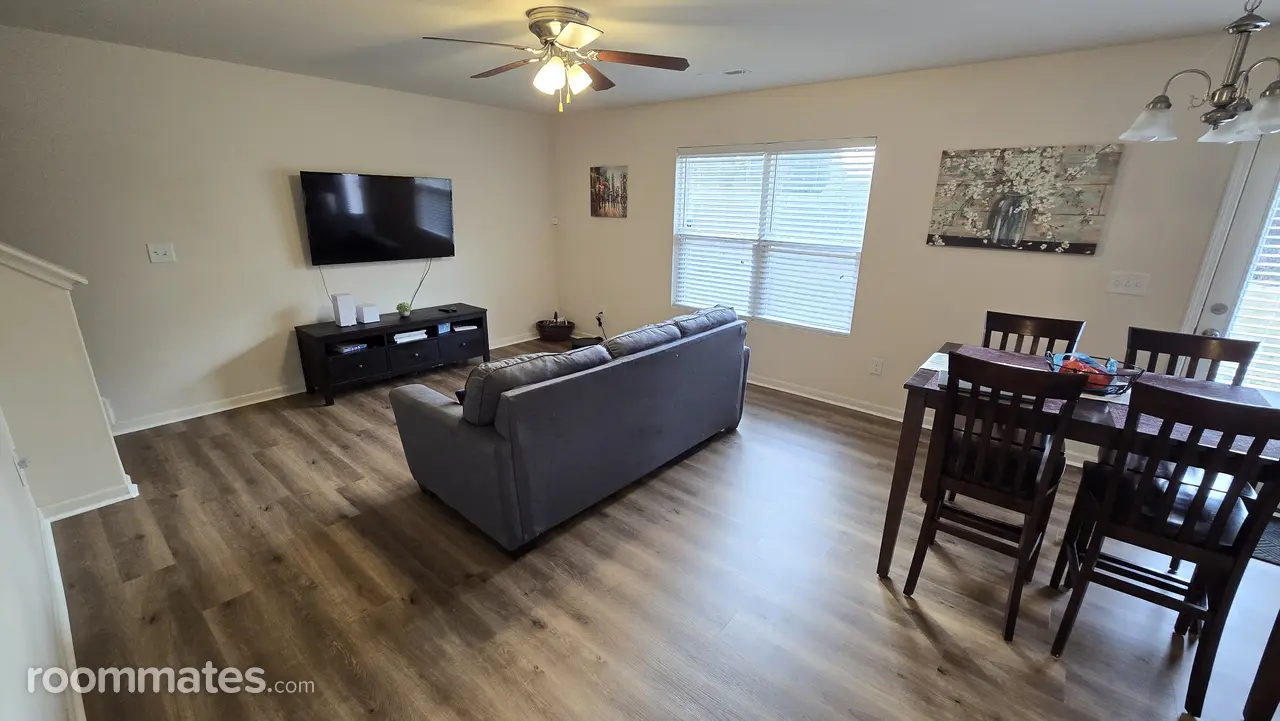 Profile photo 7 of 11