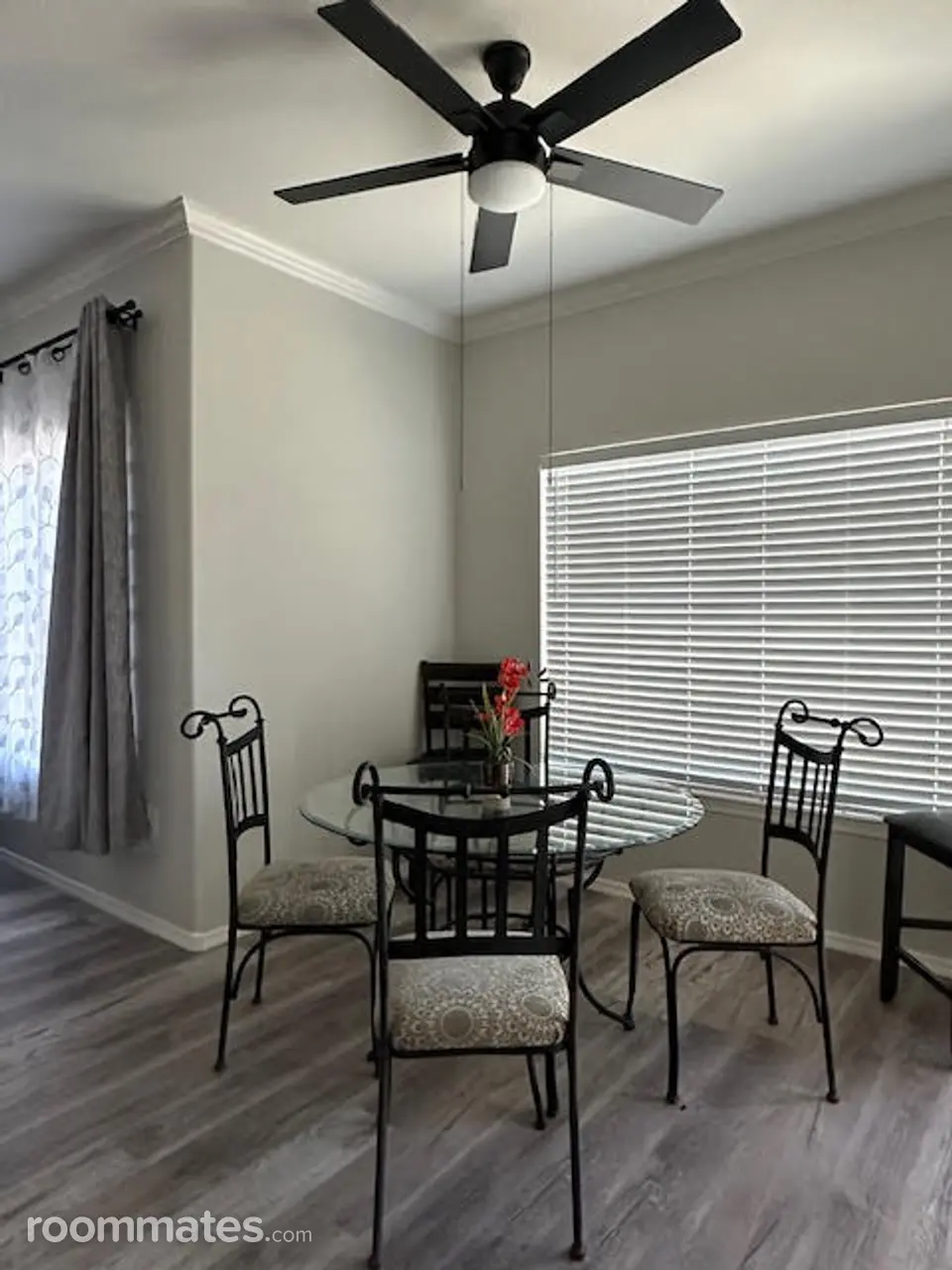 Profile photo 7 of 10