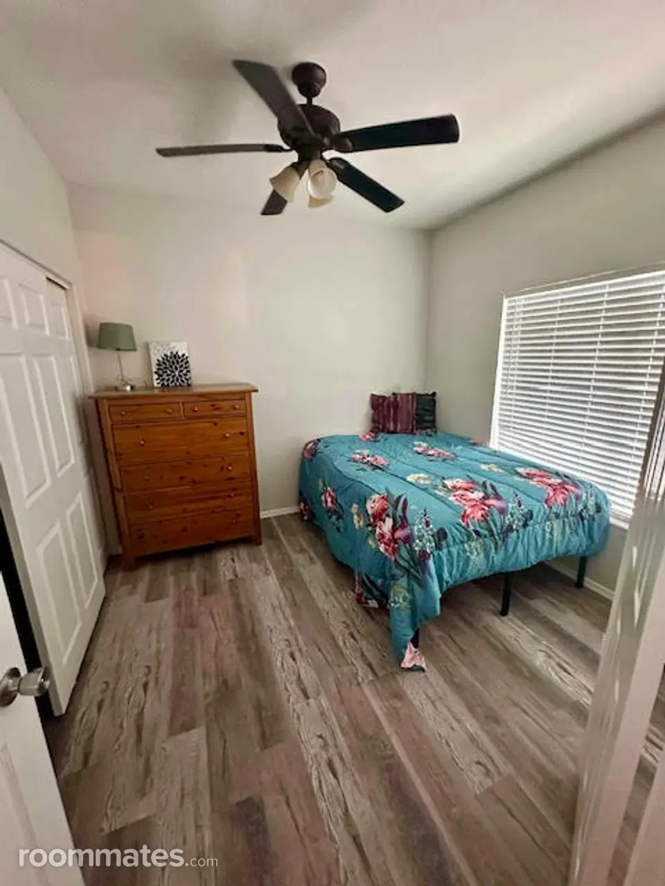 Profile photo 3 of 10