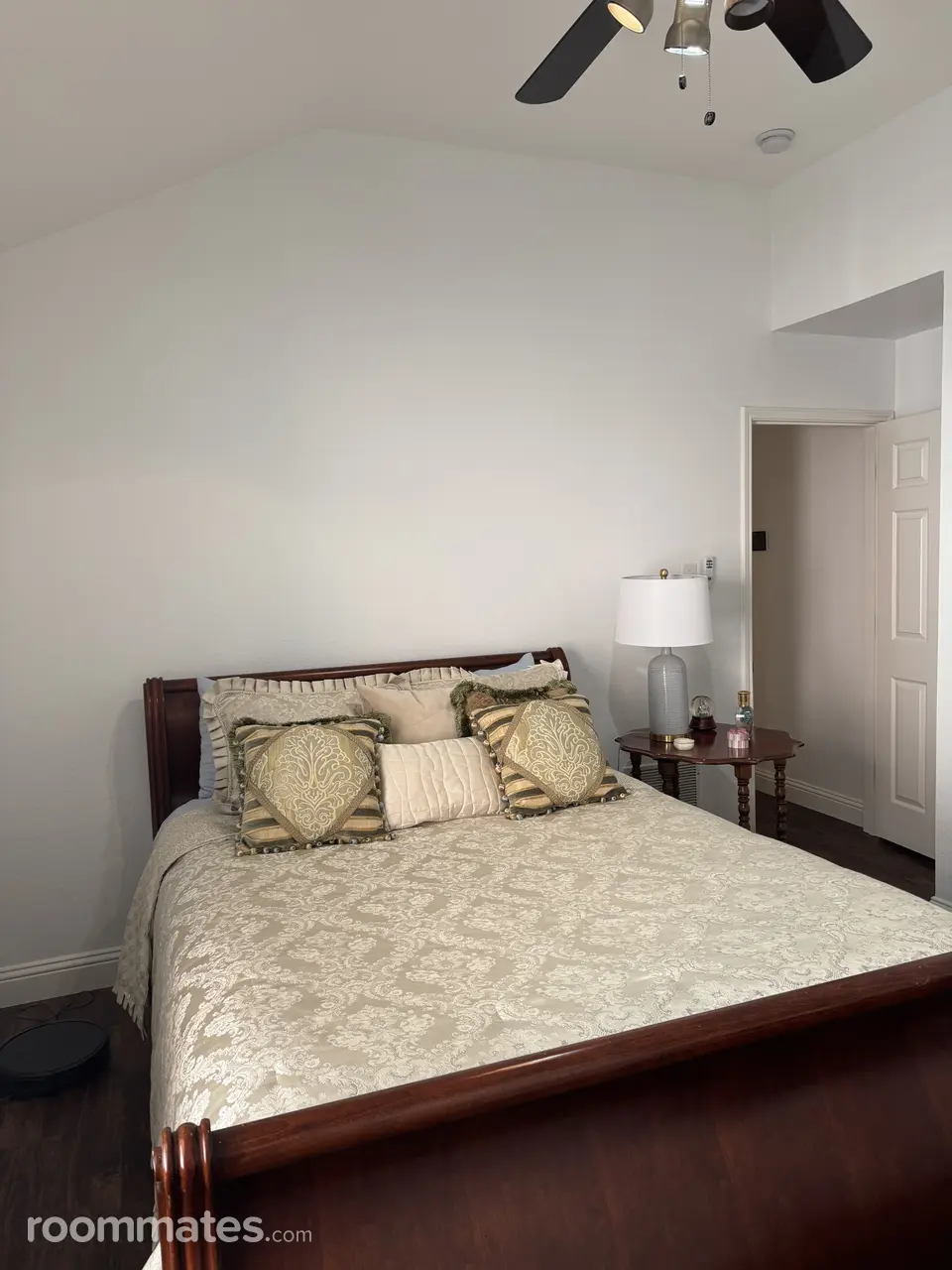 Profile photo 7 of 14