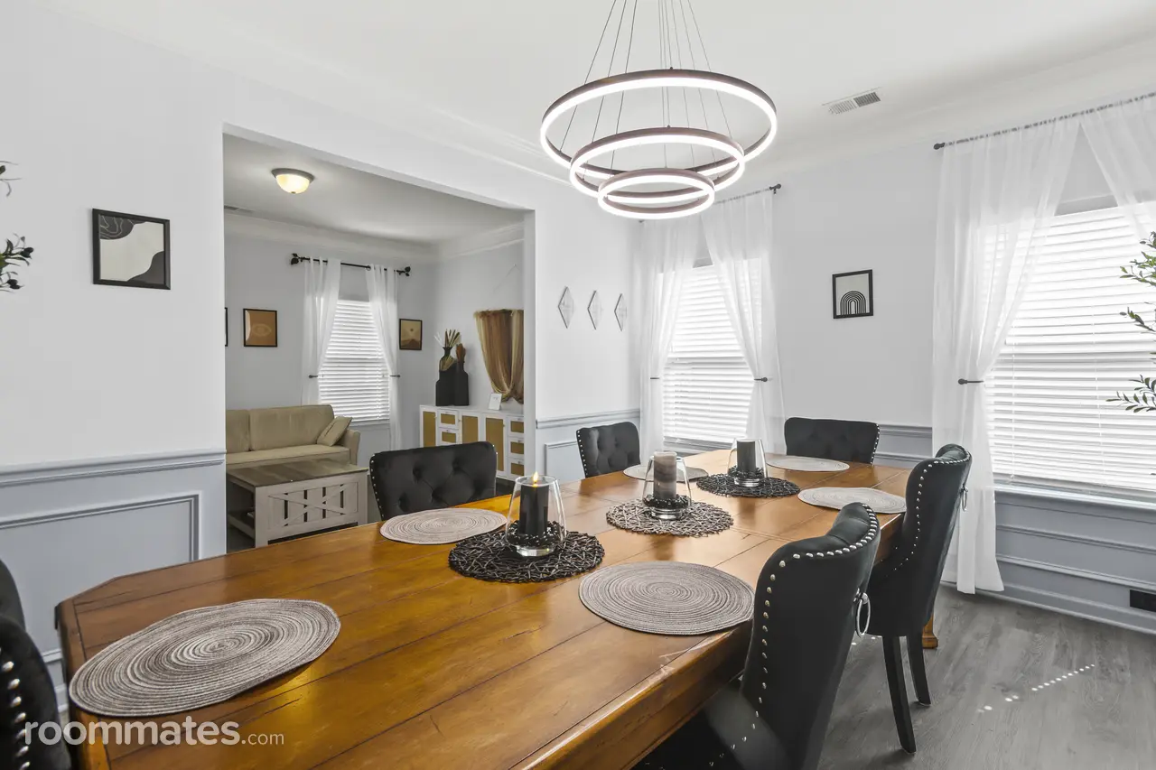 Profile photo 9 of 10