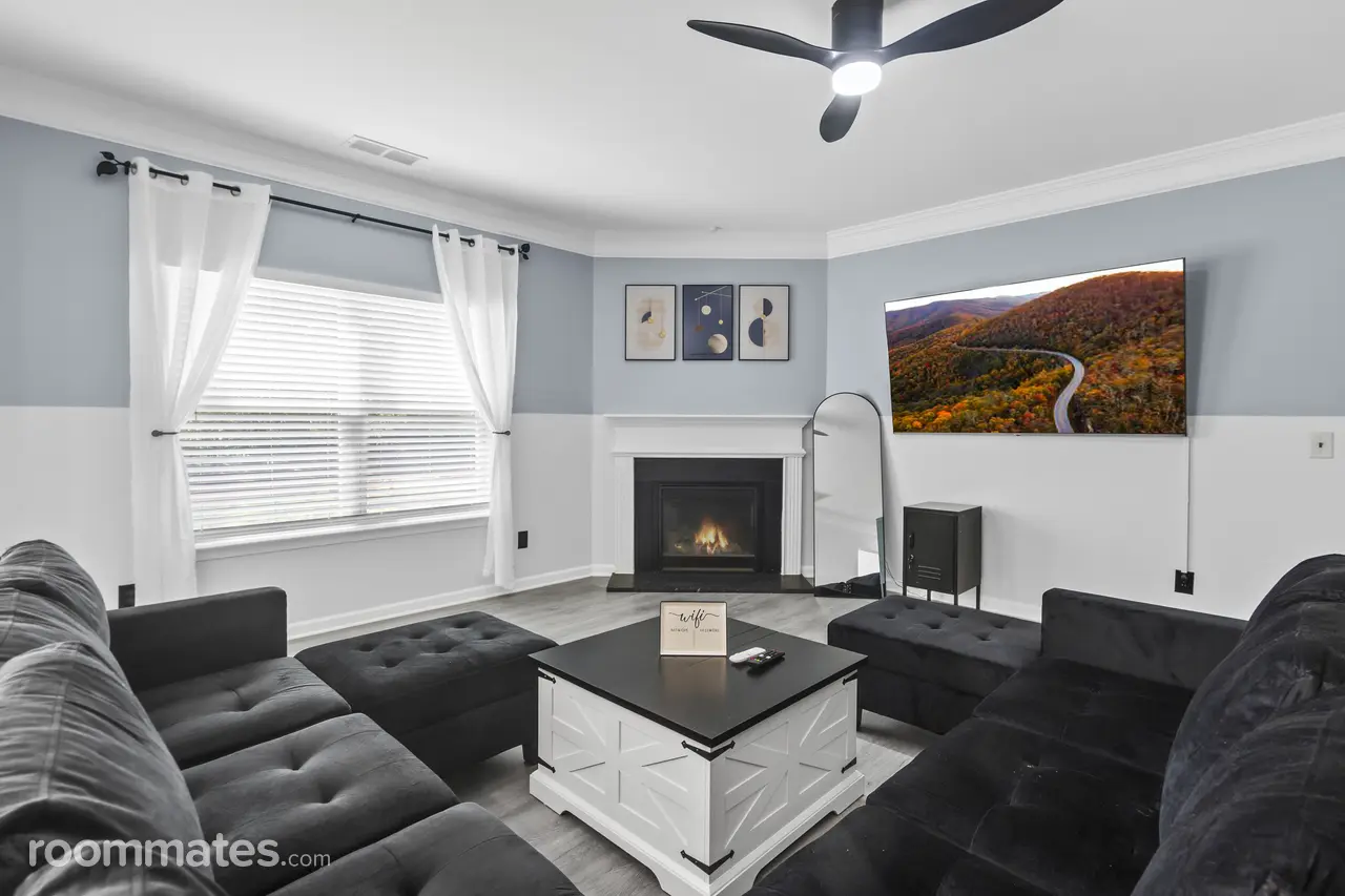 Profile photo 8 of 10