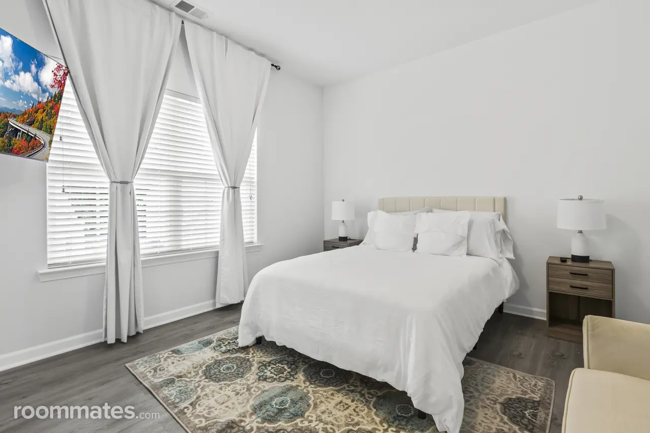 Profile photo 6 of 10