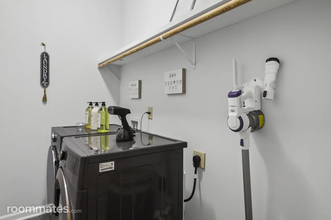 Profile photo 3 of 10